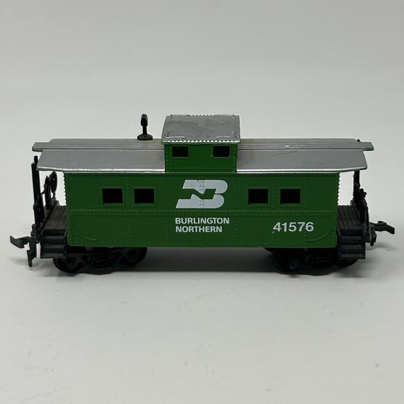 Burlington Northern Caboose HO Gauge Scale Model Train Railway Life Like Green - Picture 1 of 8